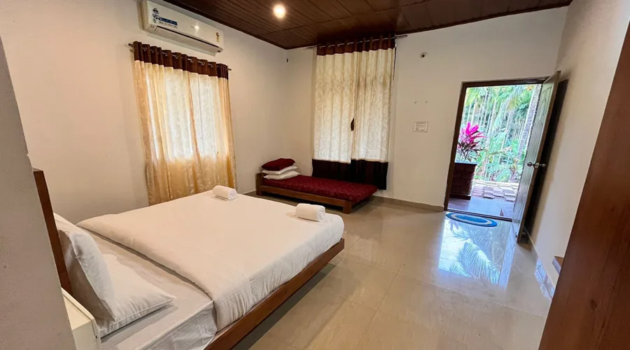 Cottage bedroom at Woodpecker Homestay Dandeli
